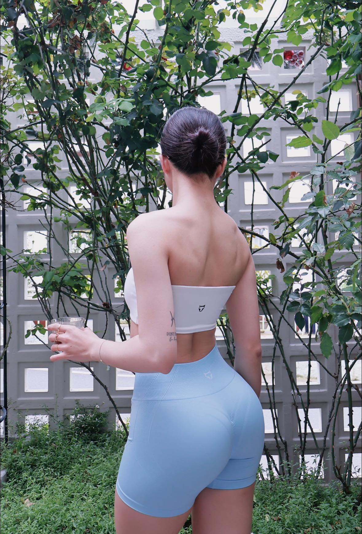 Gái xinh tập gym khoe vóc dáng phồn thực và sức hút không thể rời mắt