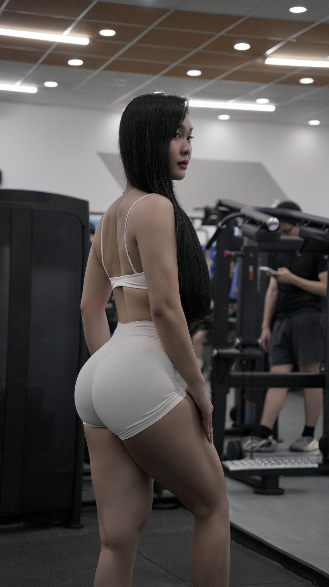 Sức cuốn hút từ vẻ ngoài xinh xắn và gợi cảm của người đẹp gym