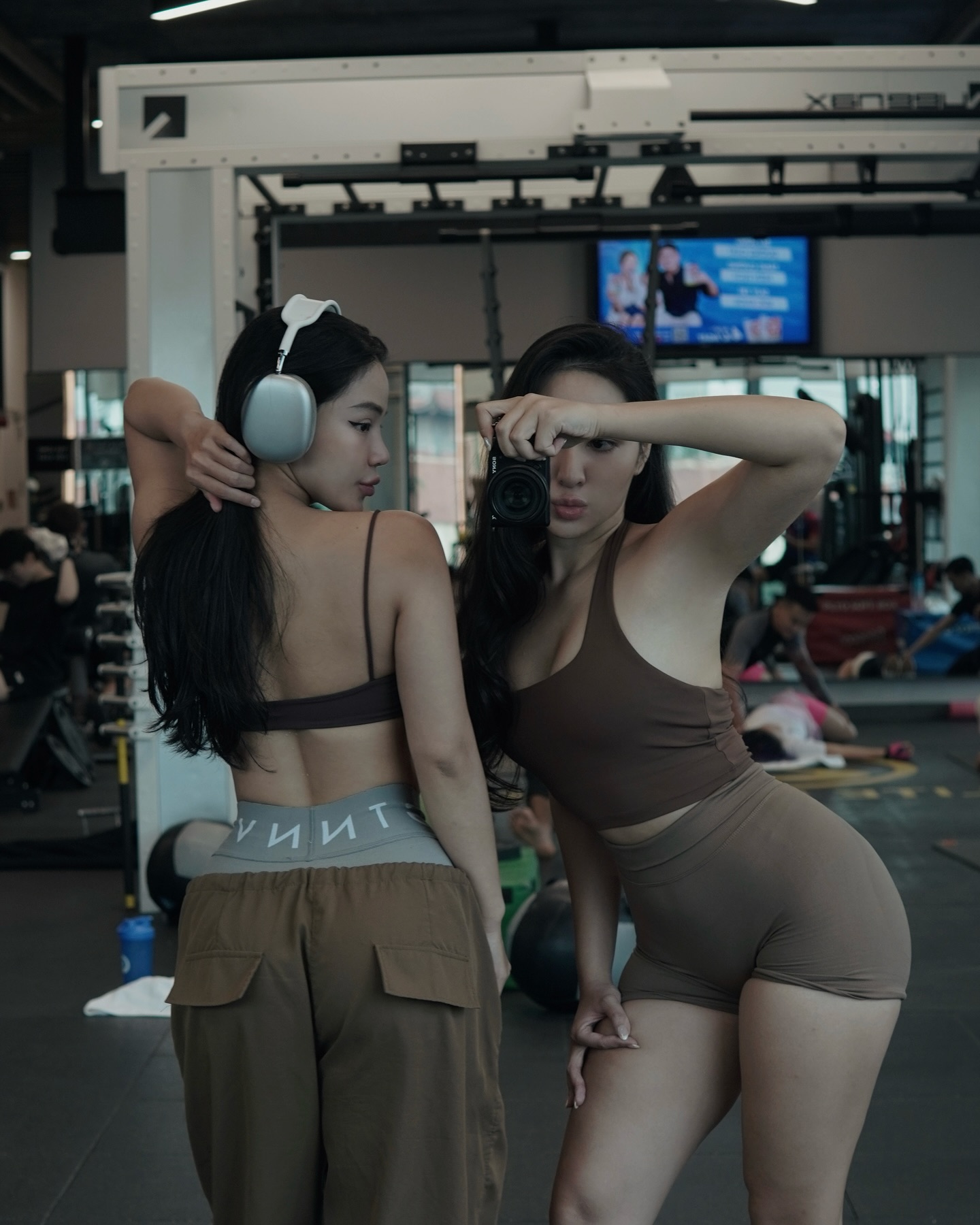 Gái xinh tập gym khoe vẻ khỏe khoắn và đường cong chữ S hoàn hảo