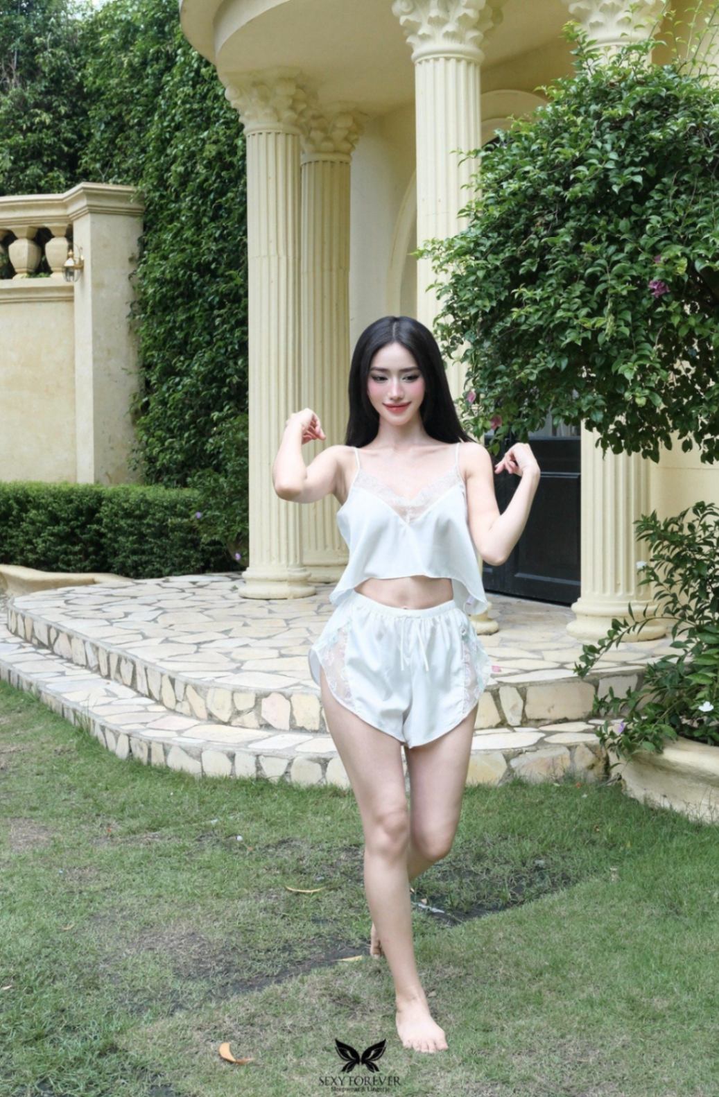 Váy ngủ sexy khoét lưng sâu lộ đường cong quyến rũ