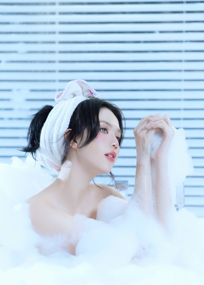 Ngọc Trinh bikini phong cách loli trưởng thành đầy gợi cảm