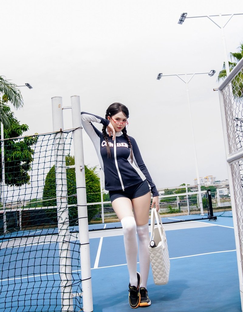 Ngọc Trinh bikini phối lưới đầy vẻ khiêu khích gợi tình