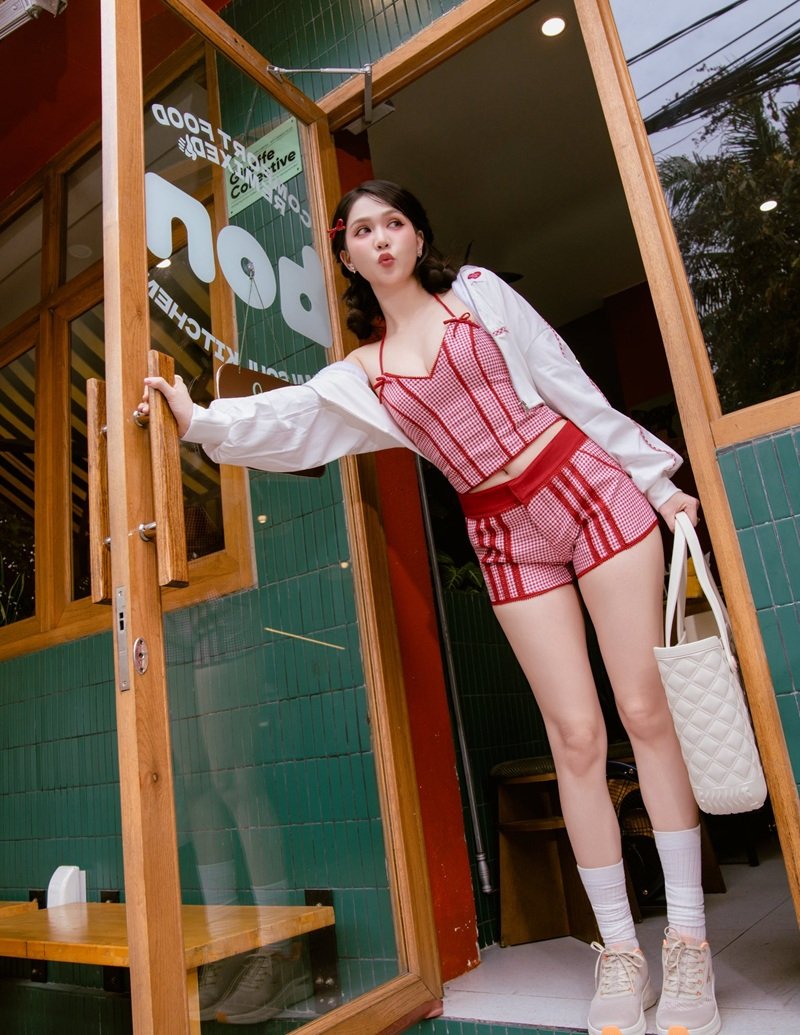 Ảnh Ngọc Trinh khoe vẻ đẹp đầy đặn vạn người say đắm