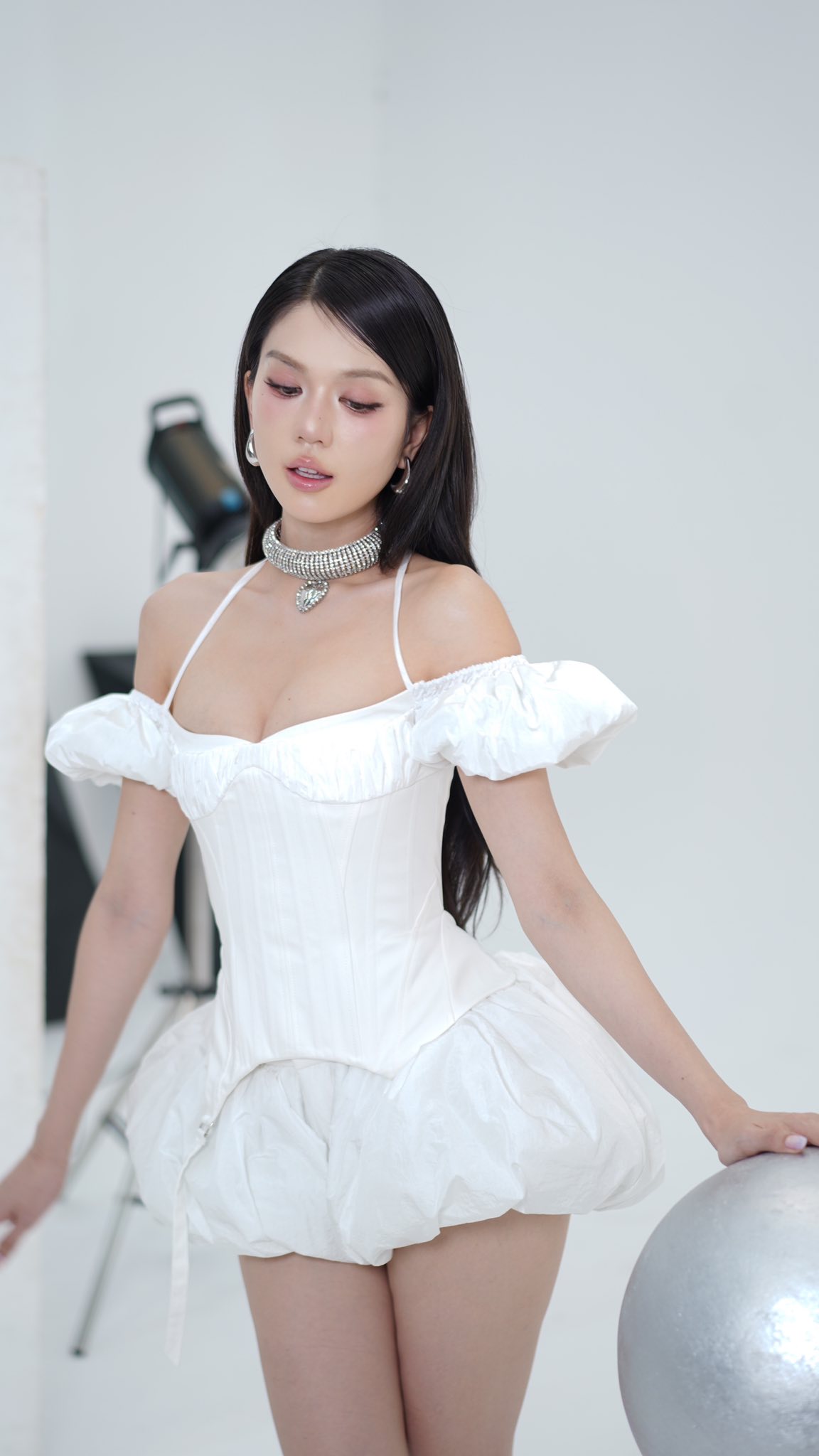 Ngọc Trinh bikini phong cách nàng thơ biển cả lôi cuốn