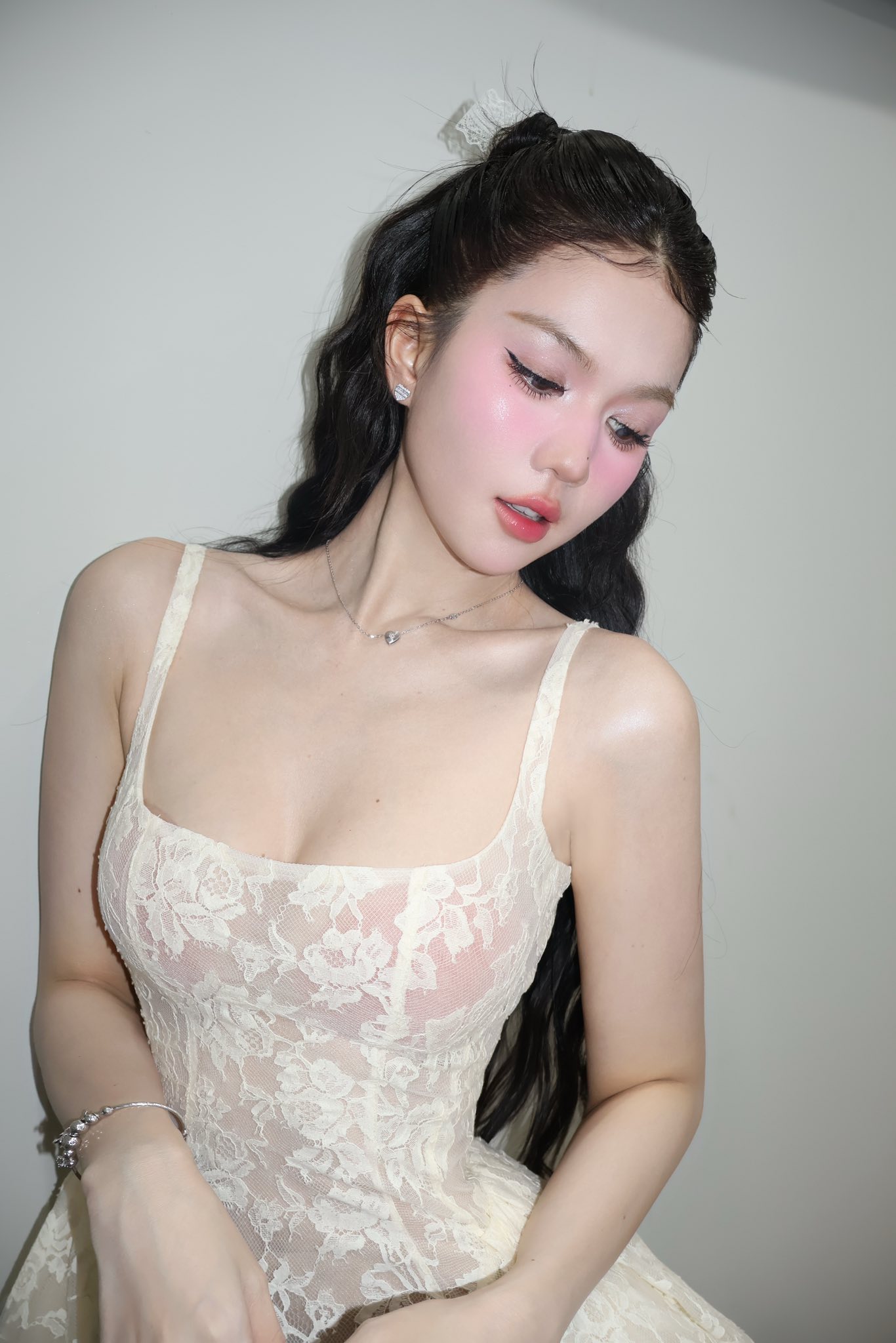 Người mẫu Ngọc Trinh khẳng định đẳng cấp nhan sắc hàng đầu