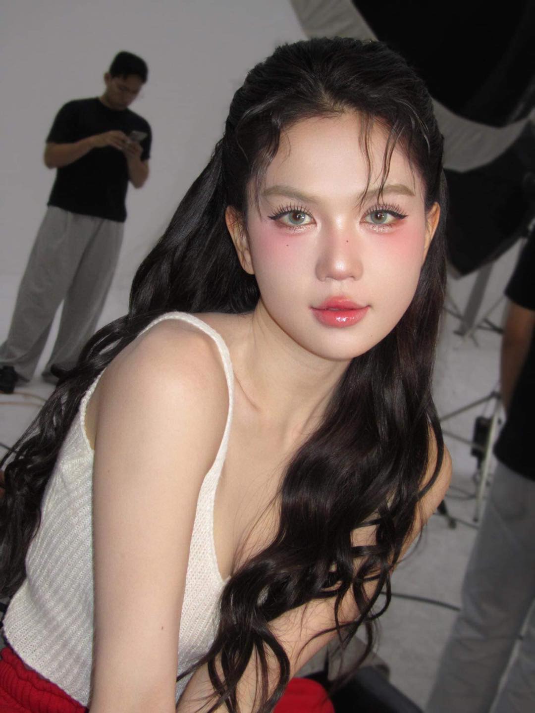 Ảnh Ngọc Trinh góc chụp từ trên xuống đầy mê hoặc lôi cuốn