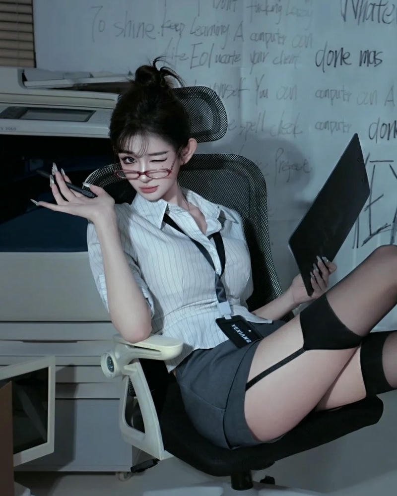 Gái công sở thu hút mọi ánh nhìn bởi nhan sắc đỉnh cao