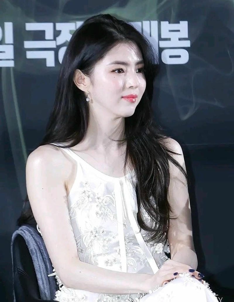 Han So Hee bikini 5