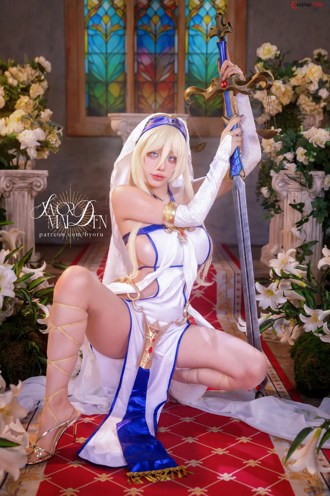 Cosplay Sword Maiden thu hút ánh nhìn bởi sự khỏe khoắn và sexy