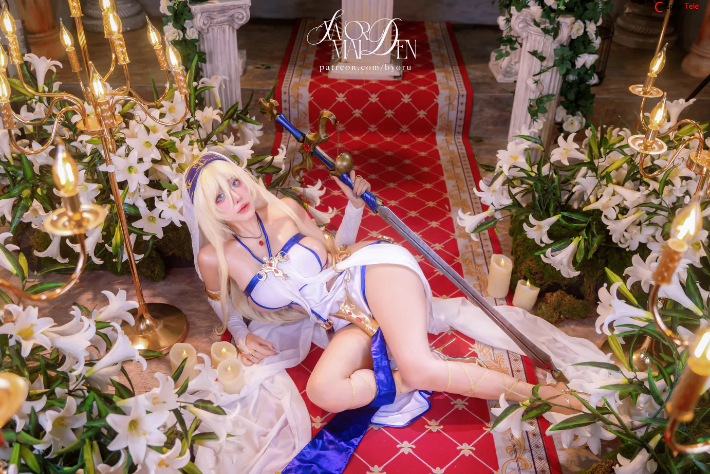 Vẻ đẹp năng động phối hợp cùng thần thái sexy của cosplay Sword Maiden