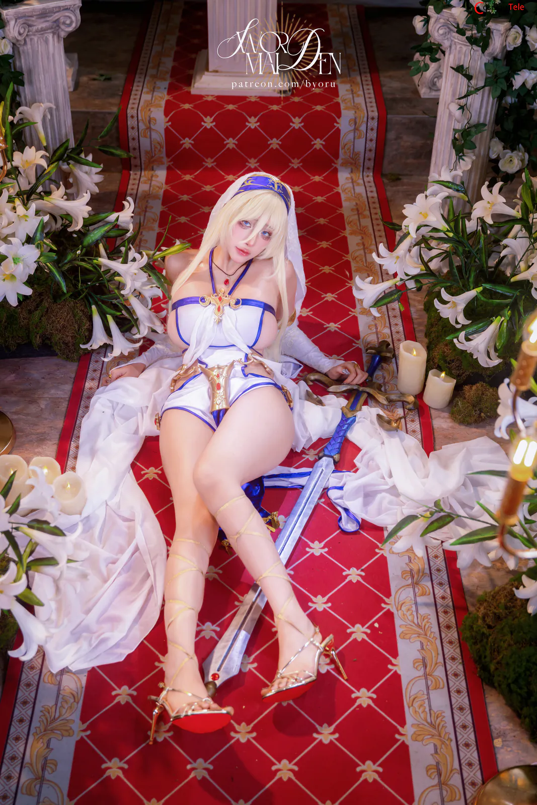 Byoru cosplay Sword Maiden lôi cuốn bởi nhan sắc ngọt ngào và gợi cảm