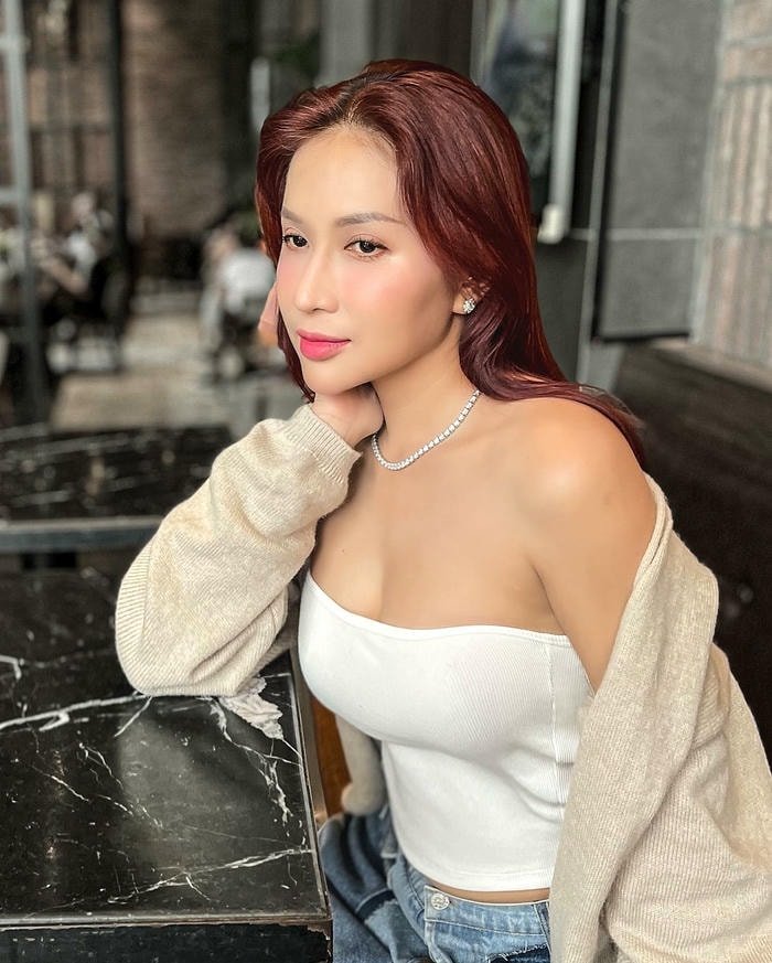 Khả Như bikini 9