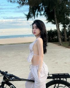 99+ Bộ Ảnh Lê Kim Loan Bikini Đẹp Tuyệt Hảo Khiến Bạn Không Thể Rời Mắt