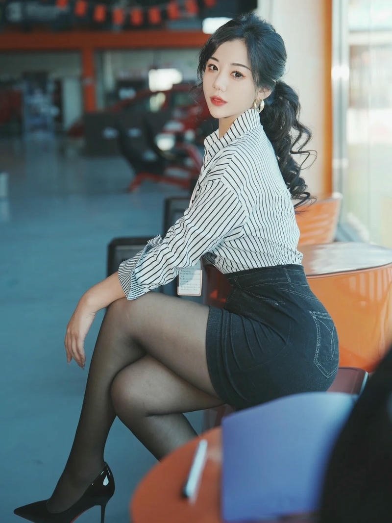 Vẻ đẹp năng động và tràn đầy sức sống của gái xinh công sở