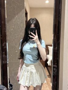 119+ Ảnh Chụp Trước Gương Che Mặt Nữ Đầy Bí Ẩn và Quyến Rũ