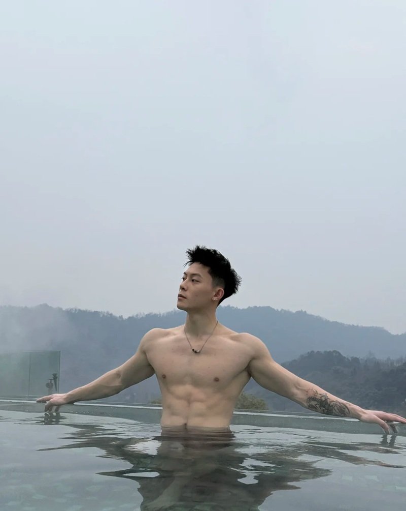 Ảnh trai 6 múi khoe body 19