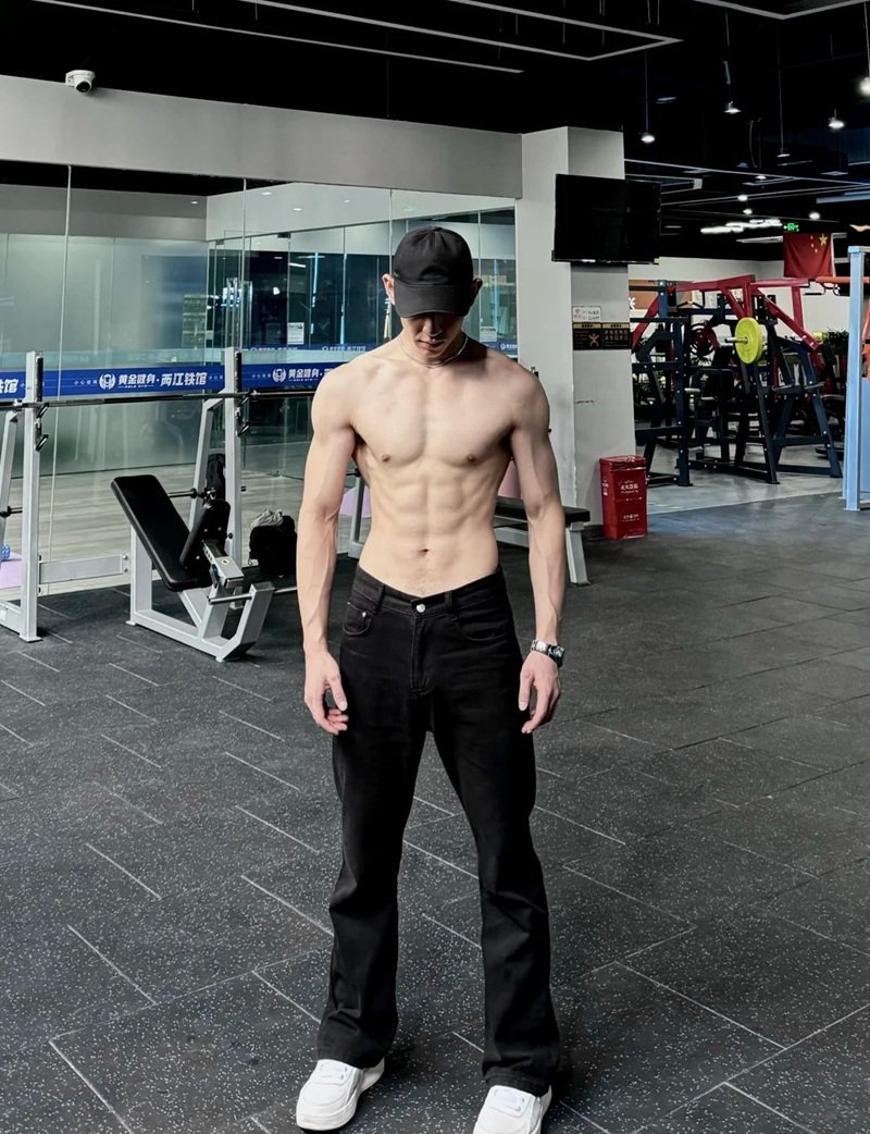 Ảnh trai 6 múi khoe body 11