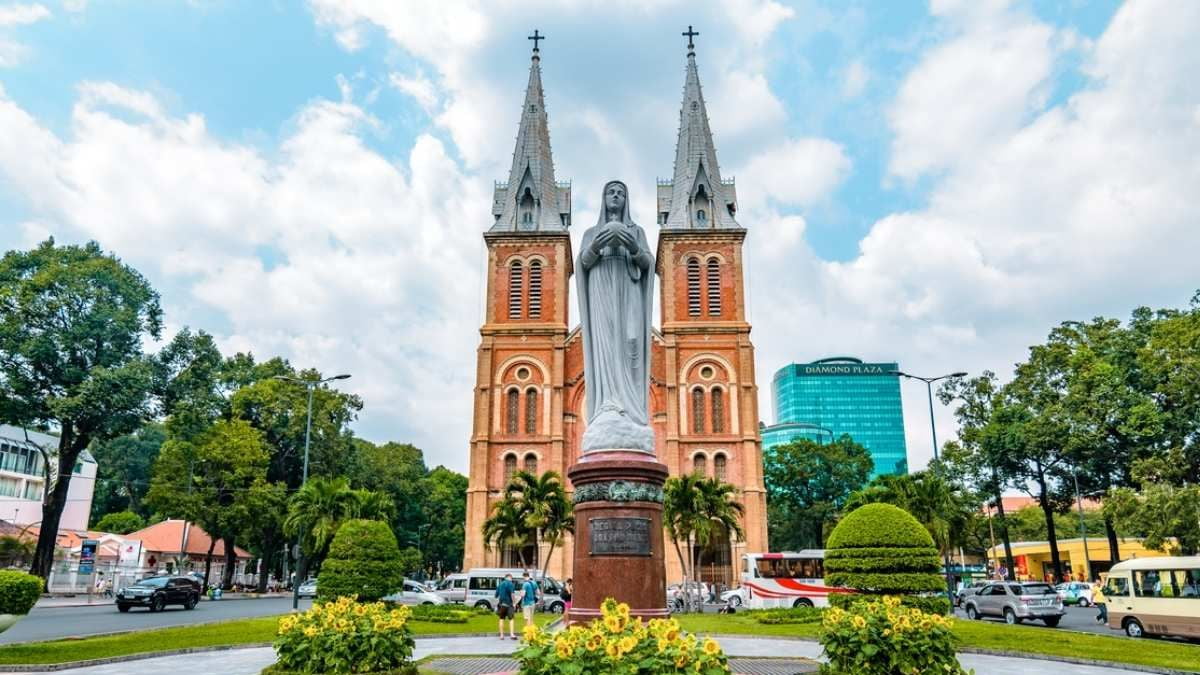 Nhà thờ Đức Bà là biểu tượng lịch sử của mảnh đất Sài Gòn