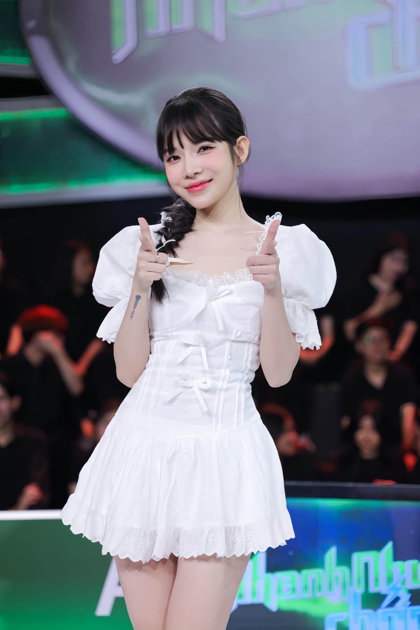 Vẻ đẹp của ca sĩ Ly Ly khi tham gia gameshow Nhanh Như Chớp