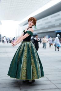 129+ Ảnh Elsa và Anna Cosplay Đẹp Nhất: Khám Phá Thế Giới Băng Giá