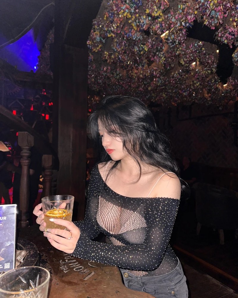 gái quán bar 19