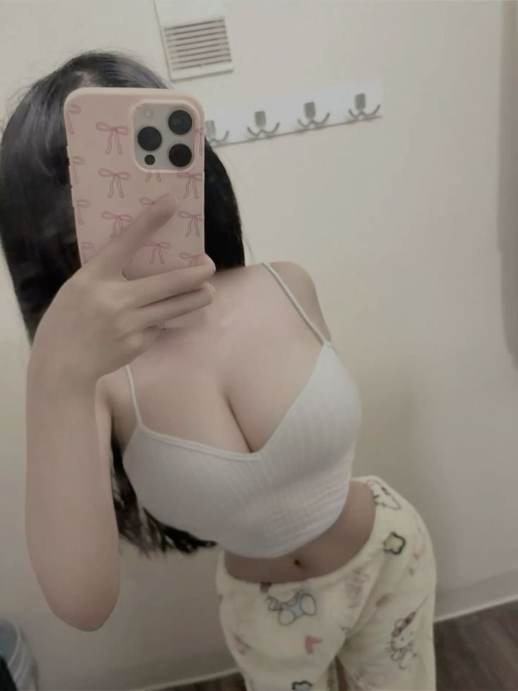 Gái Vú Bự 1