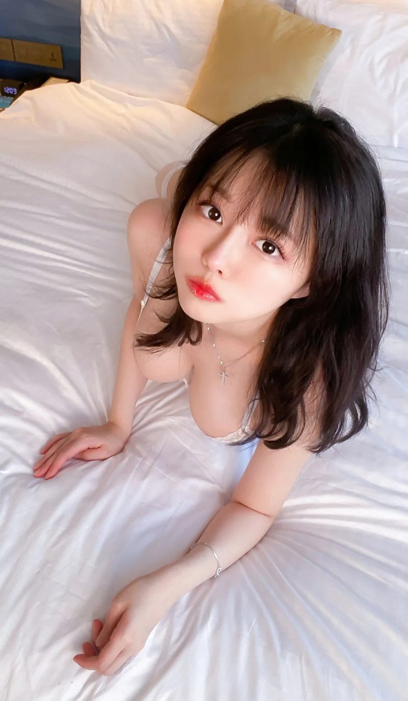 gái xinh cosplay thủ dâm 17