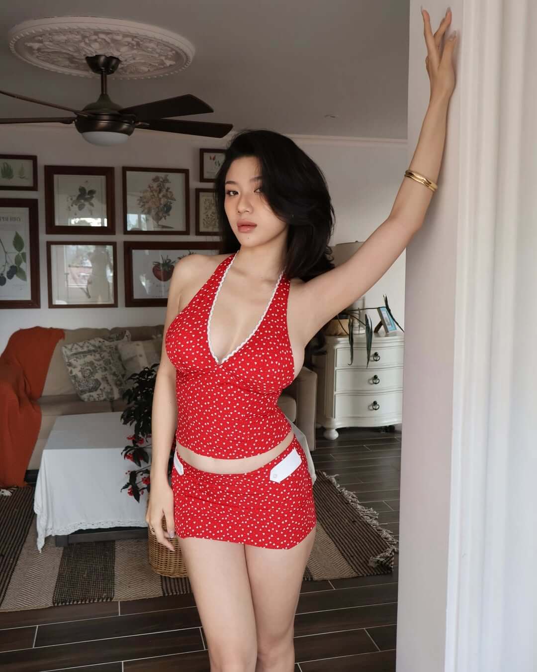 Gái xinh mùa hè khoe đôi vai trần gợi cảm trong bộ áo quây sexy cực cháy