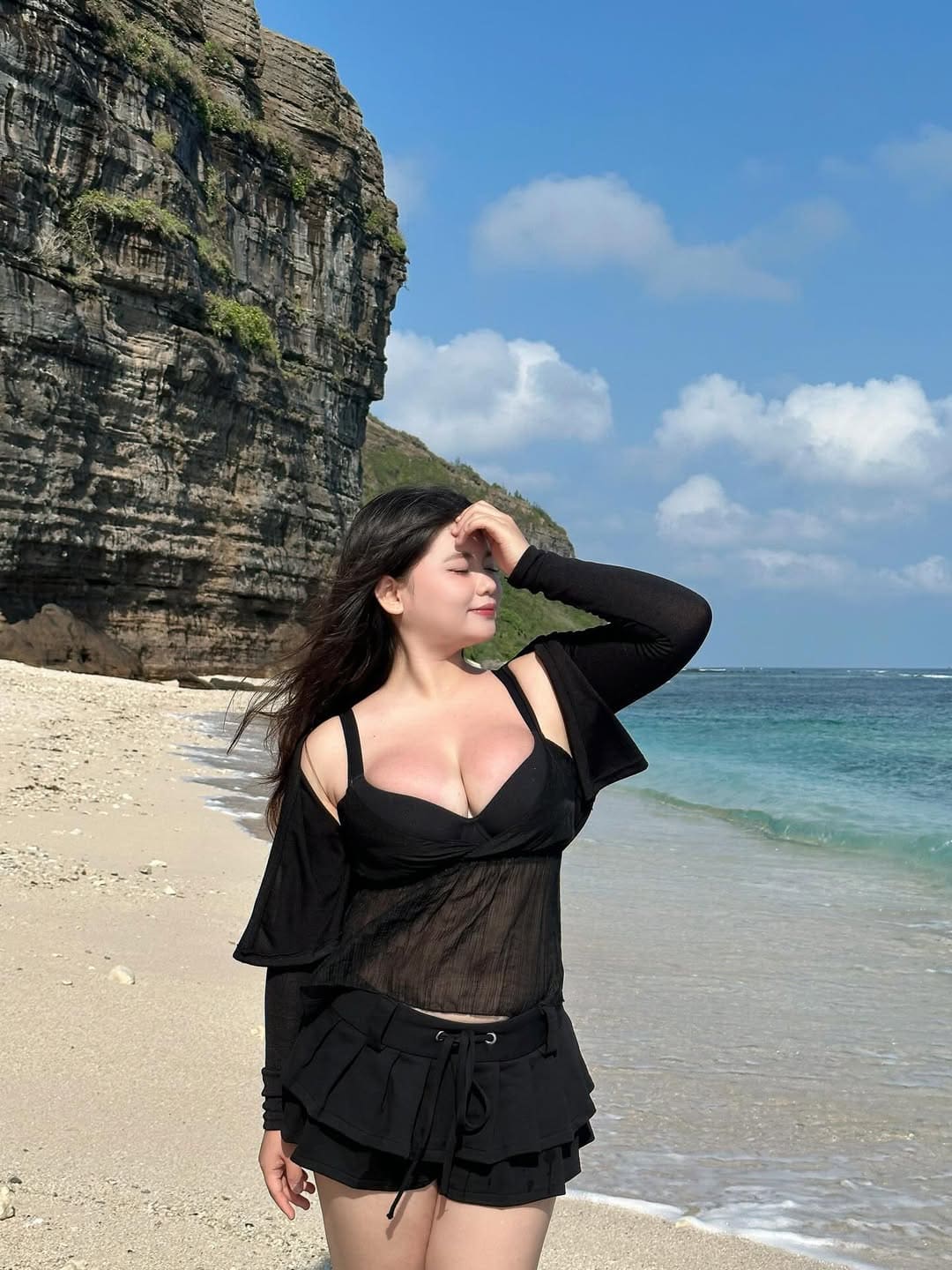 Nhan sắc rạng rỡ của hot girl đi biển trong kỳ nghỉ dưỡng đẳng cấp 2026