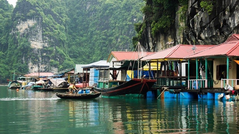 Đi Tour Hay Tự Túc Để Khám Phá Làng Chài Ba Hang?