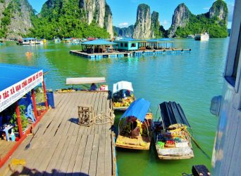 Làng chài Ba Hang – Vẻ Đẹp Nguyên Sơ Giữa Những Dãy Núi Đá Vôi