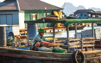 Trải Nghiệm Cùng Ngư Dân Địa Phương Tại Làng Chài Ba Hang