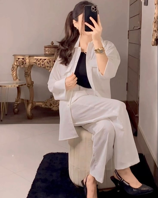 Stylish Girl DP 52