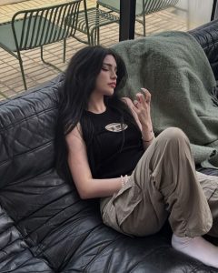 129+ Stylish Girl DP Đẹp Mê Ly Cho Avatar Của Bạn