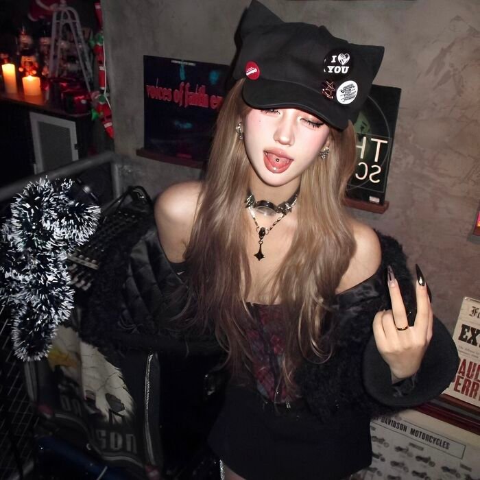Stylish Girl DP 18