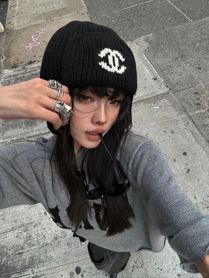 Stylish Girl DP 25