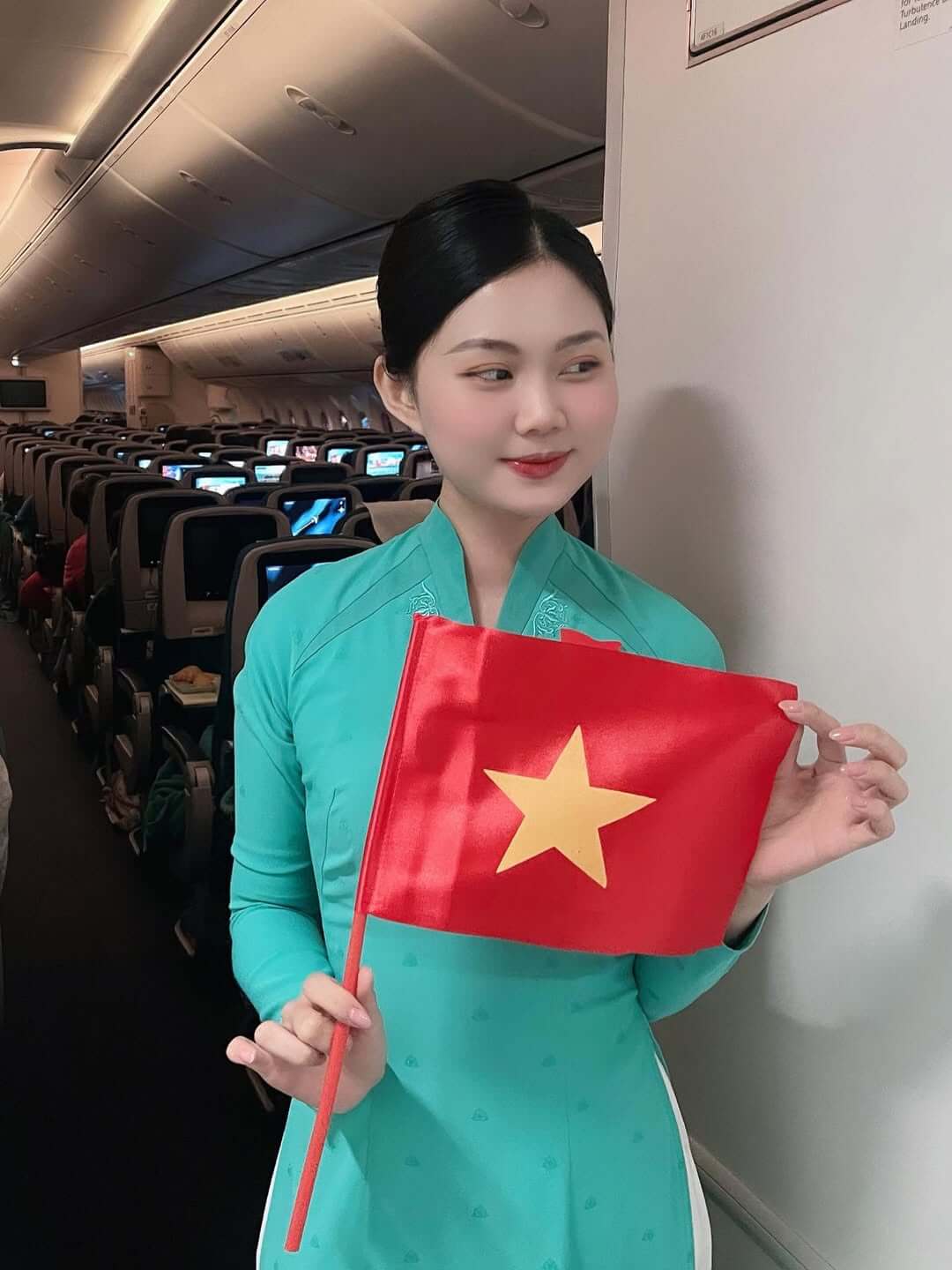 Tiếp viên xinh đẹp khoe nhan sắc xinh xắn và vóc dáng vạn người mê