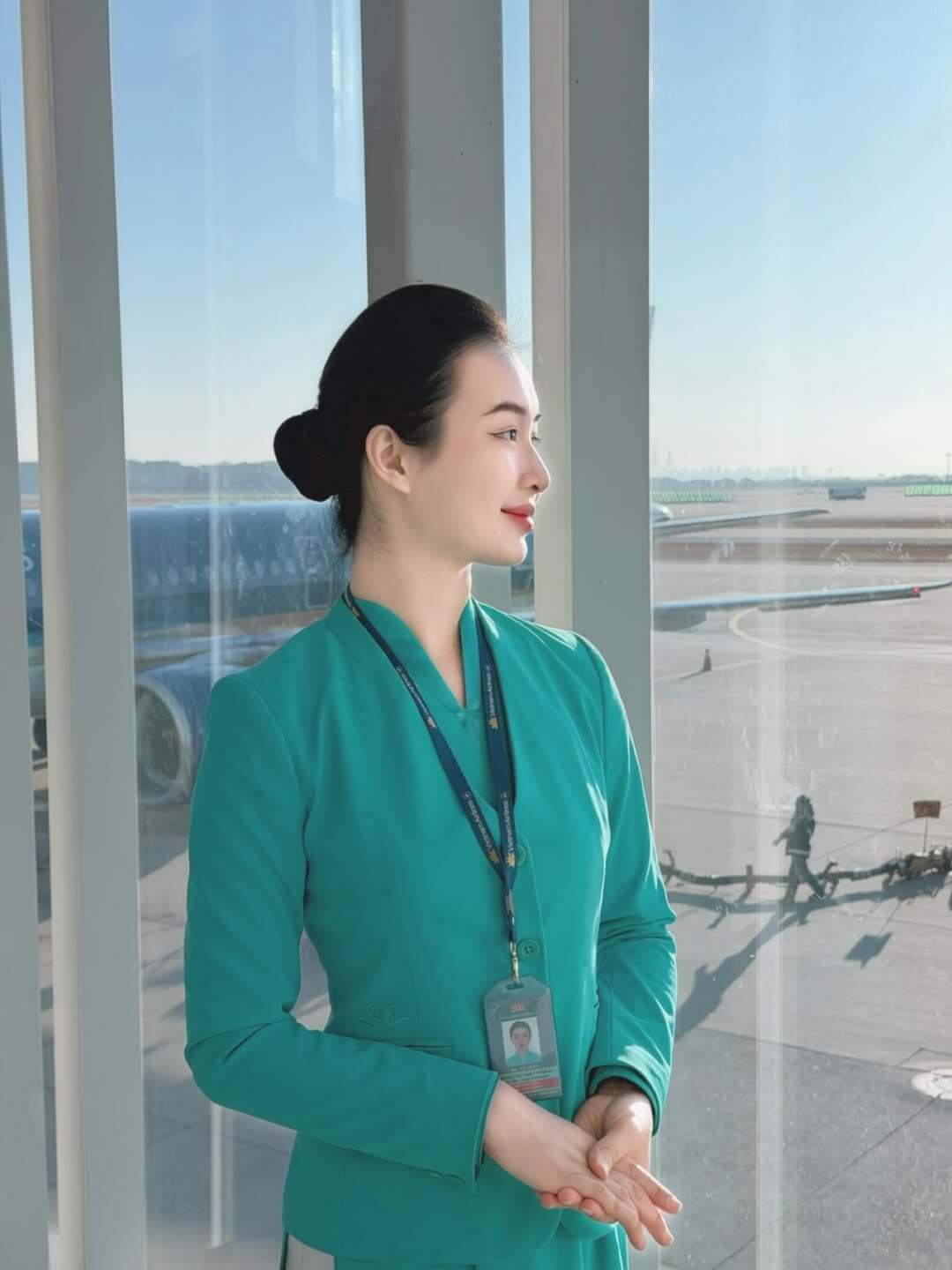 Sức cuốn hút từ vẻ ngoài xinh xắn và gợi cảm của tiếp viên VNA