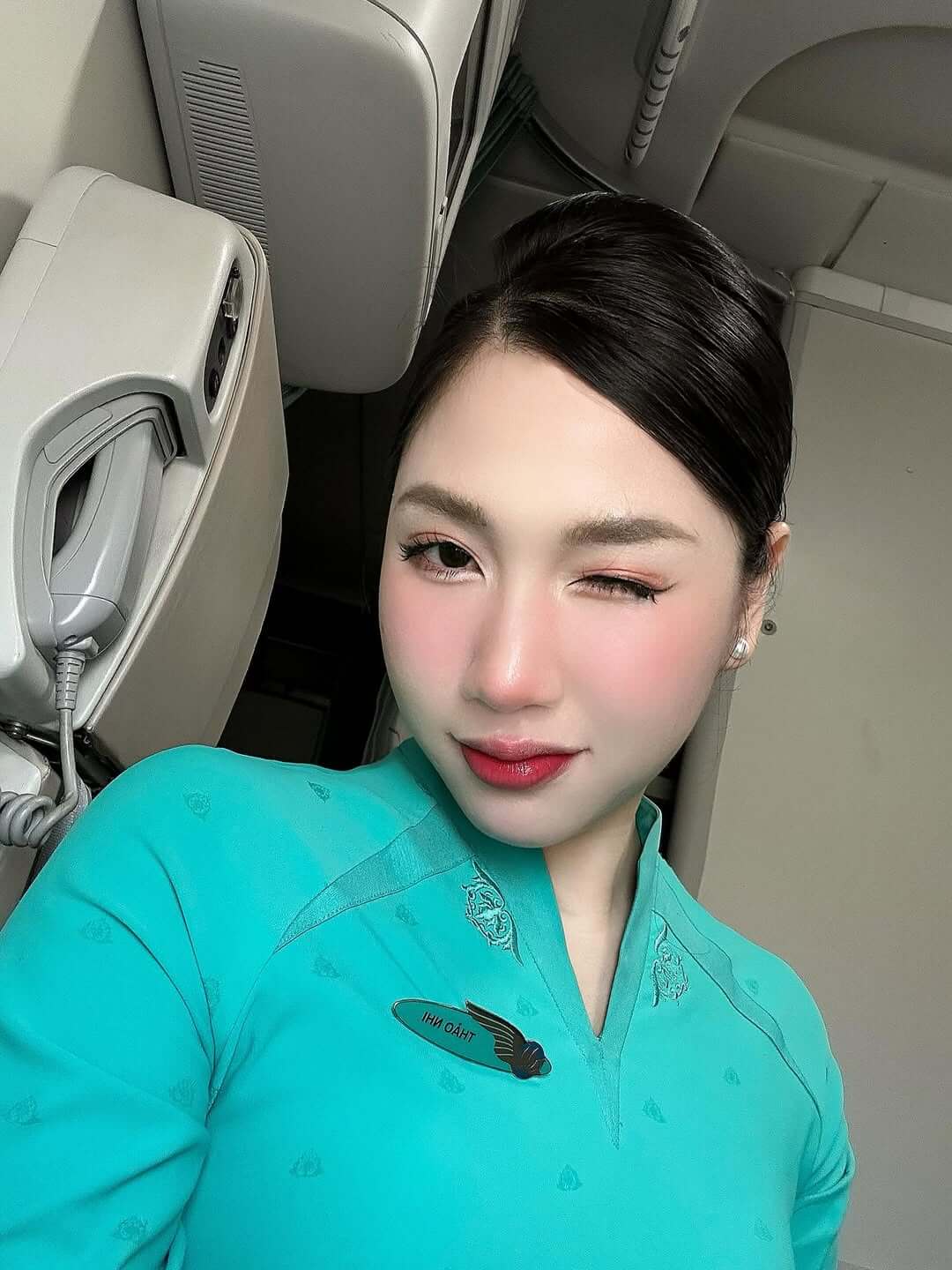 Vẻ đẹp năng động và vóc dáng nóng bỏng của nữ tiếp viên hàng không