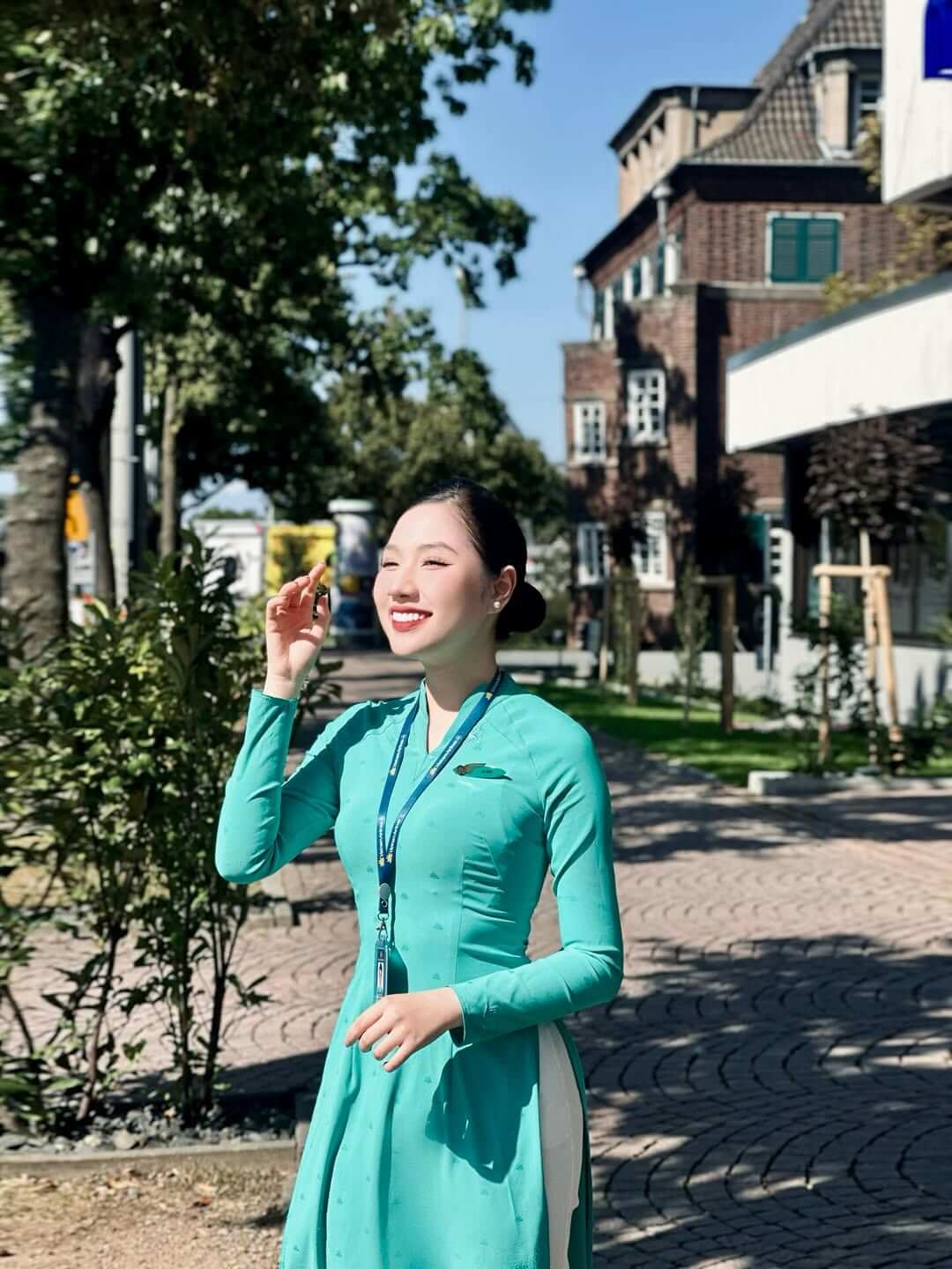 Tiếp viên VNA thu hút mọi ánh nhìn bởi nhan sắc đỉnh cao tại phi trường