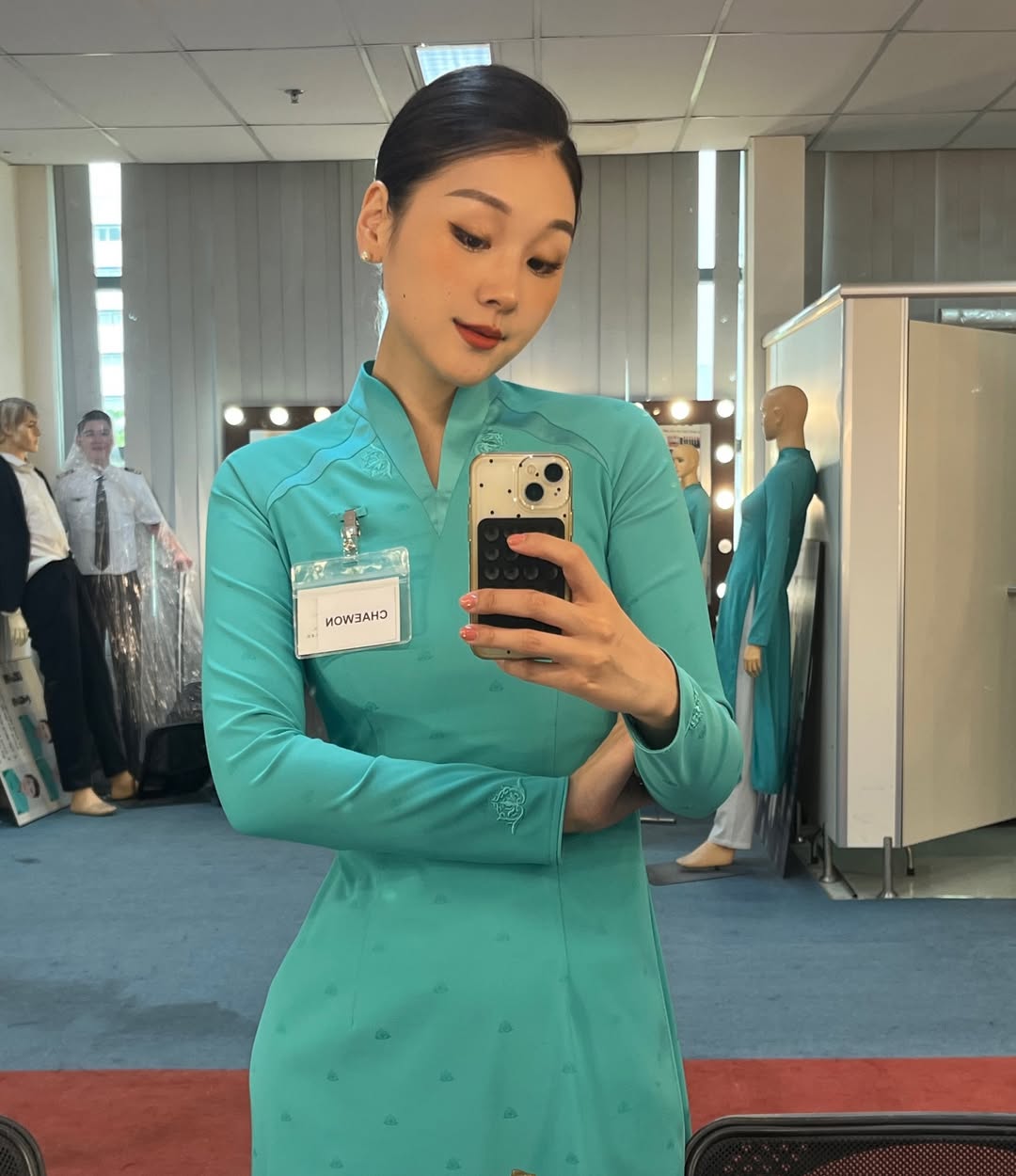 Vẻ đẹp gợi cảm và tràn đầy năng lượng của tiếp viên Vietnam Airline xinh đẹp