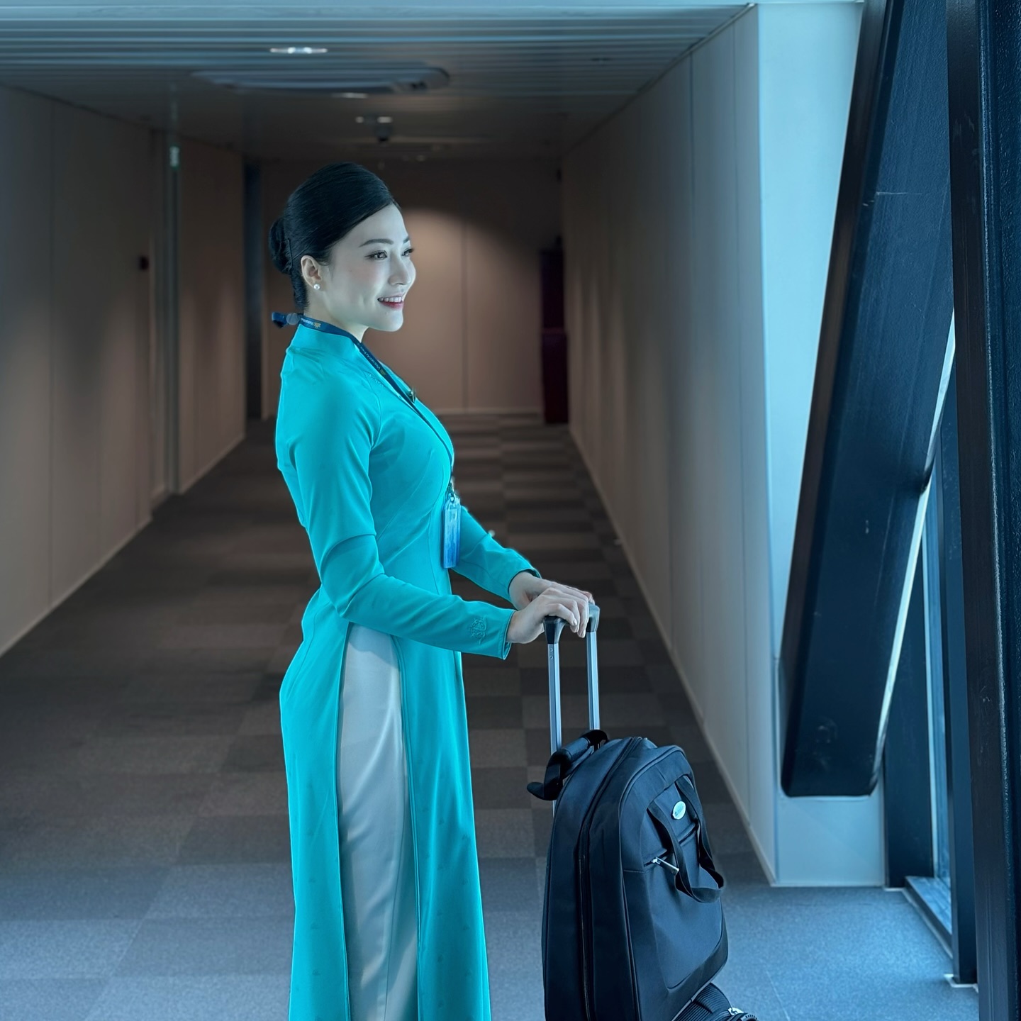 Tiếp viên Vietnam Airline xinh đẹp khoe nhan sắc rạng rỡ và thần thái