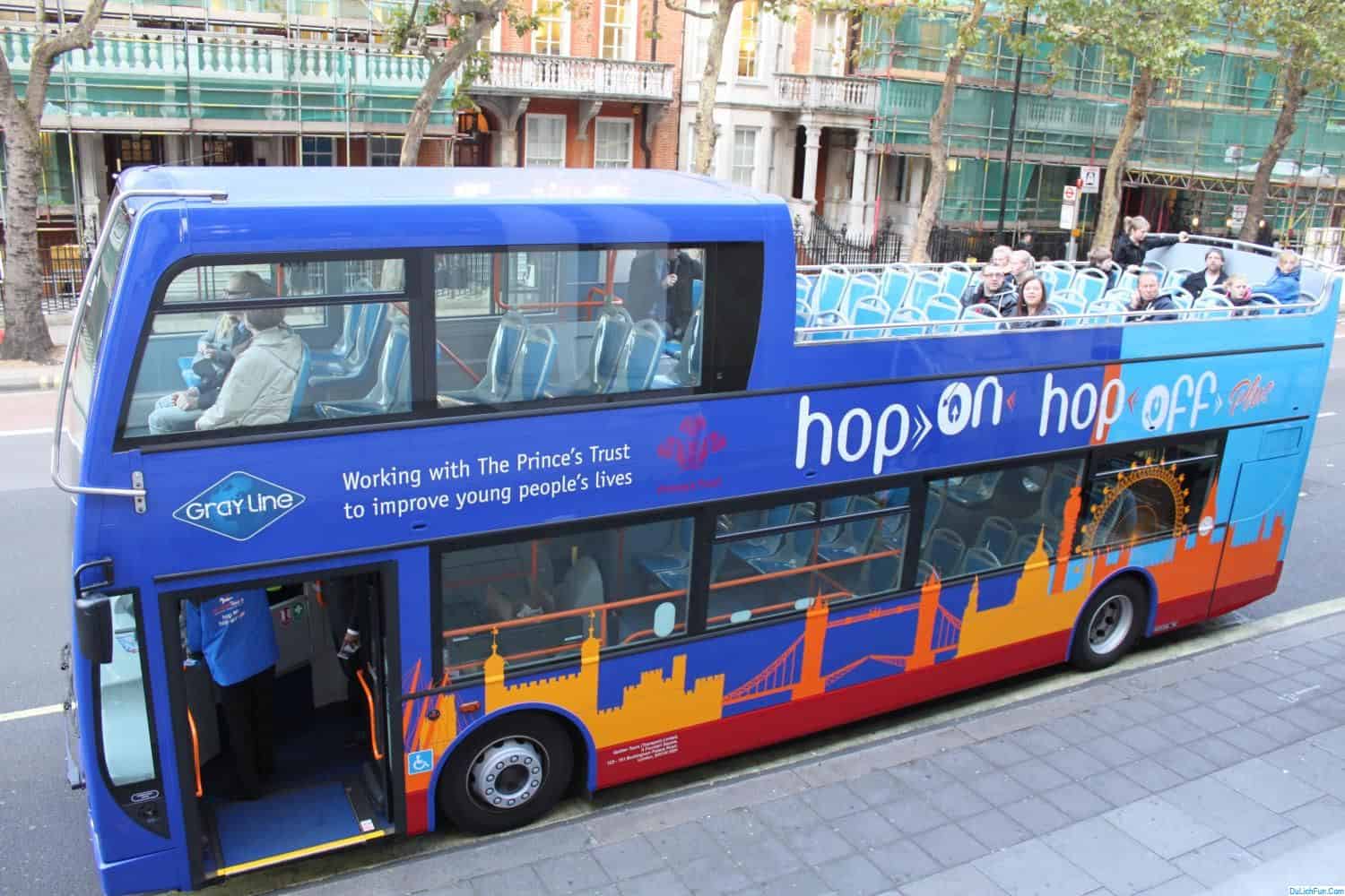 Xe bus 2 tầng Sài Gòn tích hợp tính năng thuyết minh đa ngữ thông minh