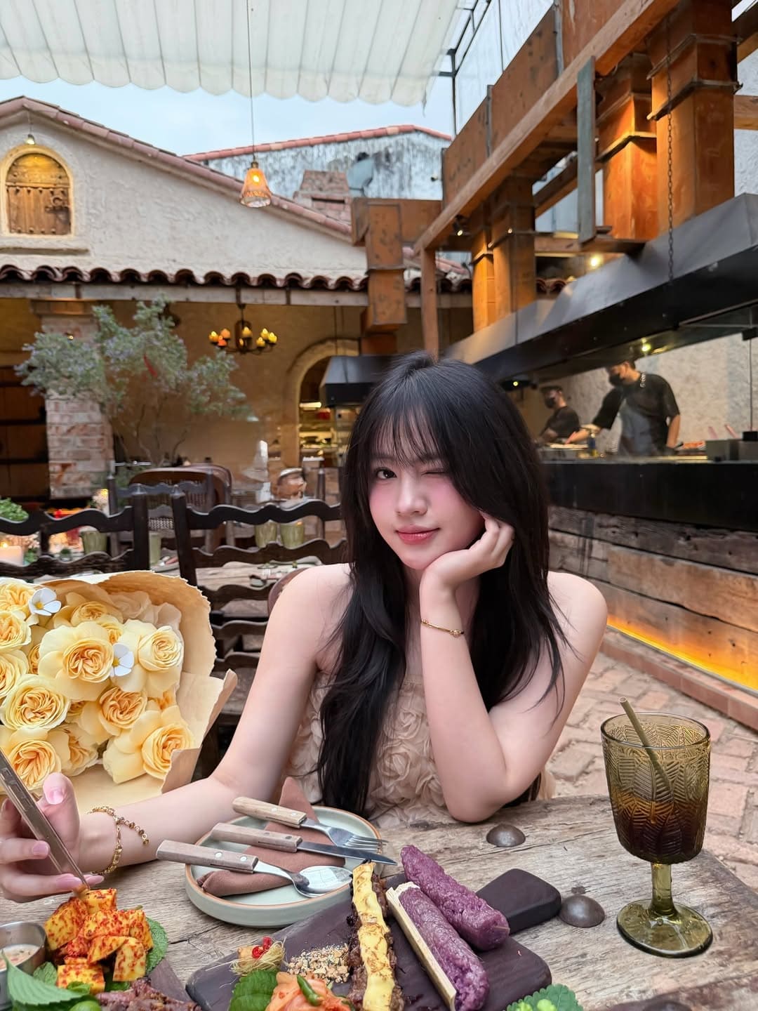Hình ảnh instagram gái xinh bắt trọn nụ cười tỏa nắng làm bừng sáng khung hình
