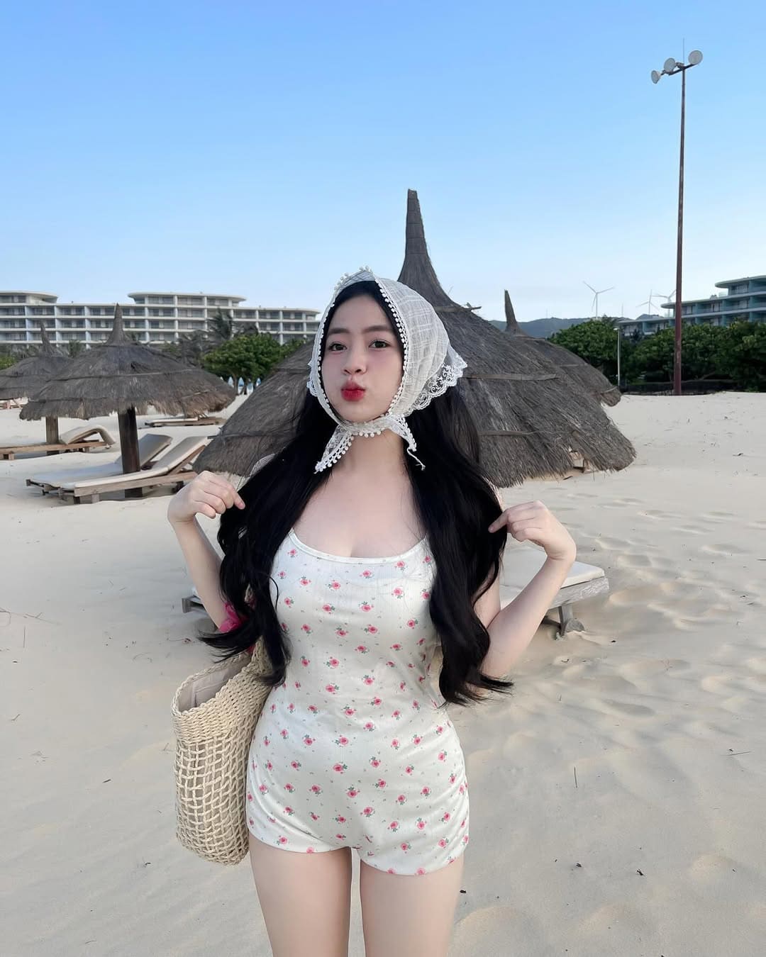 Instagram gái xinh quyến rũ nồng nàn trong chuyến du lịch nghỉ dưỡng sang trọng